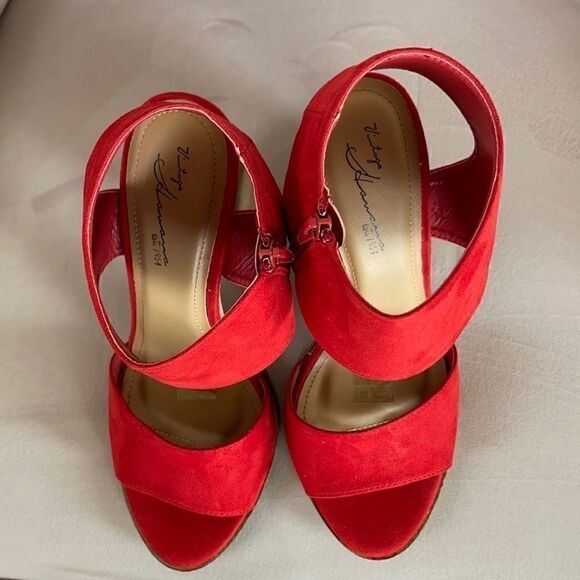 Vintage Havana Red Faux Leather Heels‎ - Picture 2 of 4